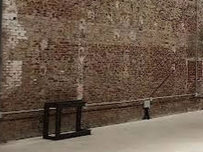 Espacio Jorge Juan (Salamanca): industrial y lienzos en blanco