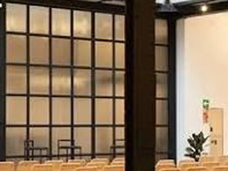 Espacio Larra (Malasaña / Centro): industrial y lienzos en blanco