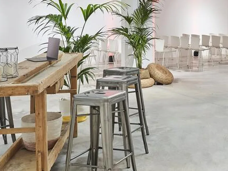 Espacio V22 (Chamberí (Vallehermoso)): industrial y lienzos en blanco